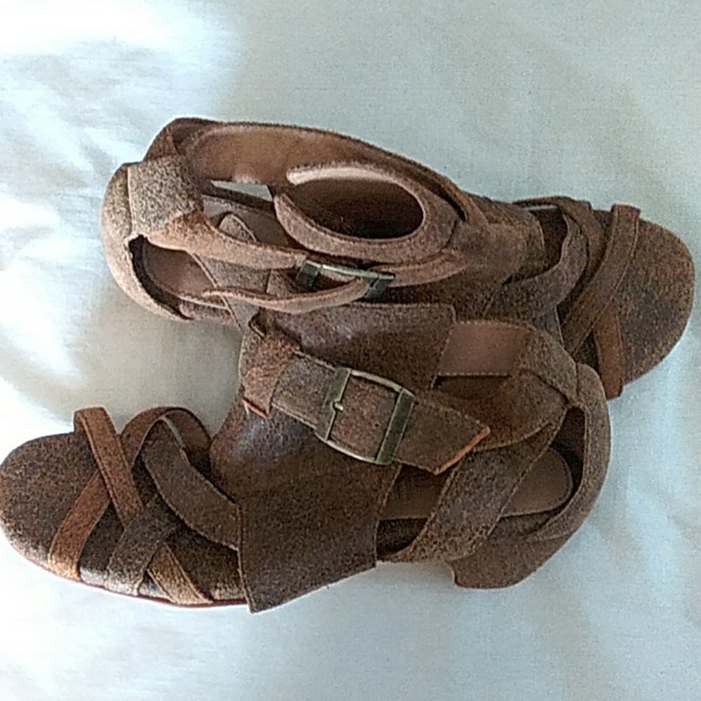Gee Walla sandals